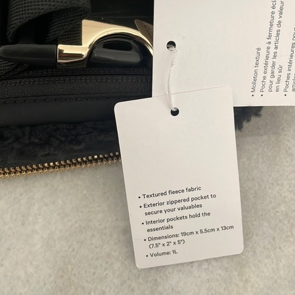 Lululemon Everywhere Fleece Belt Bag Gold Tone Hardware Extended Strap Black NWT - Picture 14 of 15